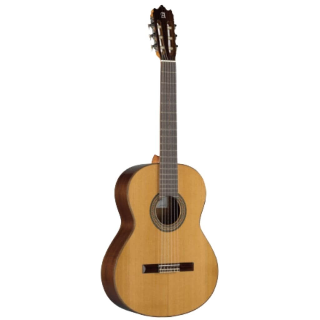 Guitarra Clásica color Natural, acabado de alto Brillo, tapa de Cedro Macizo , Fondo y aros de Sapelli, cuerdas de Addario